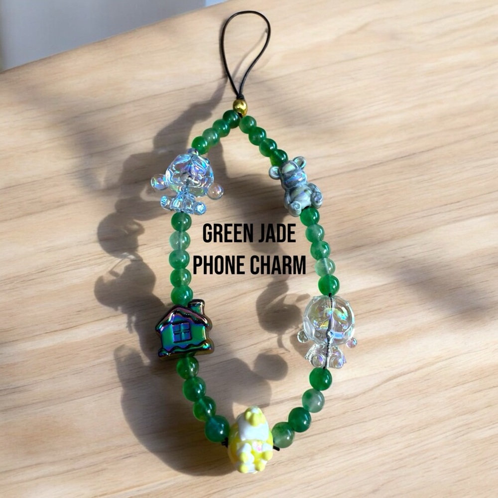 239 Charming Green Beaded Phone Accessory
